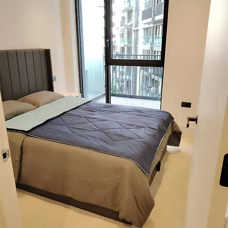 Spacious 1 Bedroom Flat By Westfield Centre